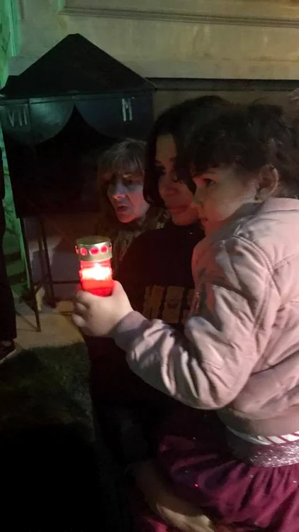 Micuța Sofia a fost puțin obosită în timpul slujbei de Înviere
