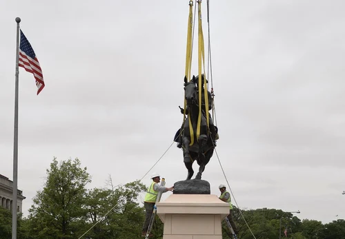 Statuia lui Caesar Rodney a fost reinstalată FOTO: X