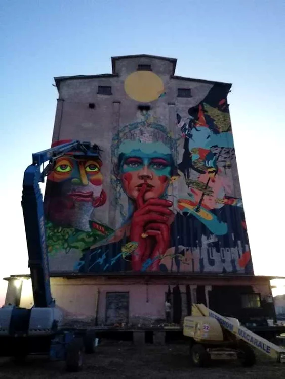 Peste 20 de artişti intervin în aceste zile în Timişoara pentru a realiza picturi murale sau mozaicuri în memoria evenimentelor din decembrie 1989FOTO: adevarul.ro