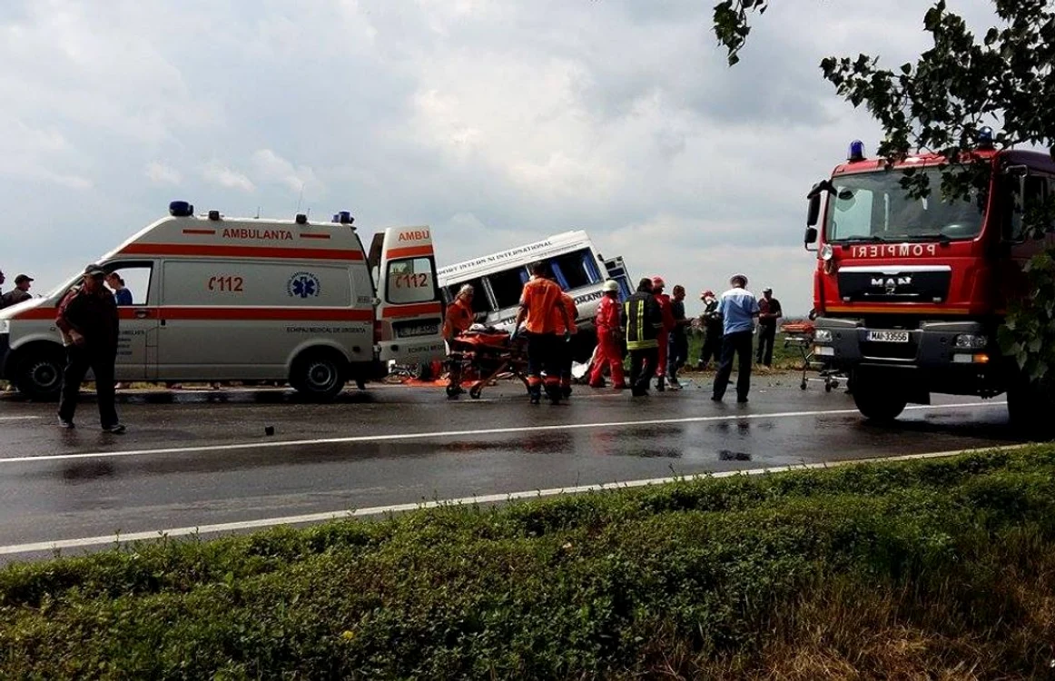 Accident la Slobozia spre Autostrada Soarelui - microbuz ciocnit cu TIR Foto Mădălin Sofronie