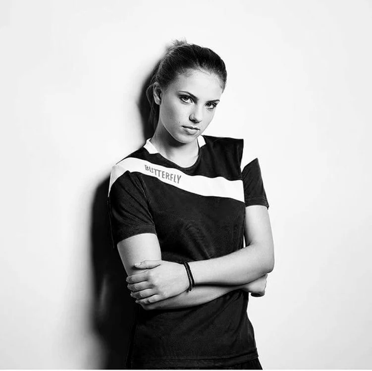 
    Adina Diaconu are calități de fotomodel  