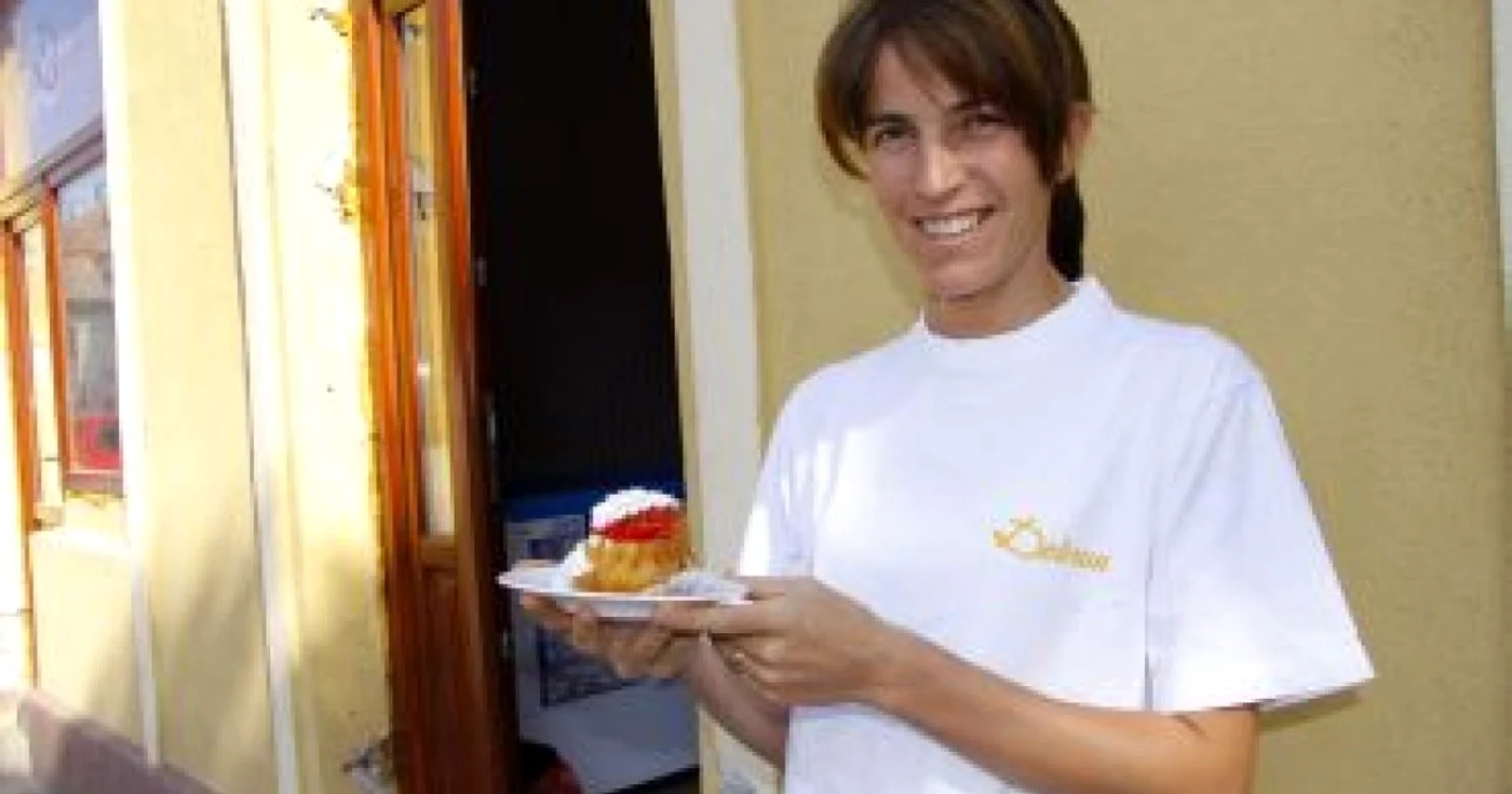 Sibiu: Iulia Oprişiu, zâna prăjiturilor