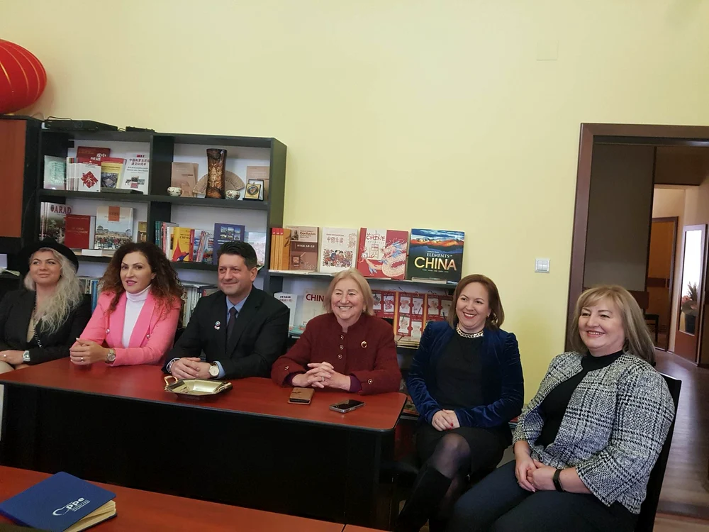 Toți cei implicați în lansarea cărții sunt cu funcții inalte FOTO: Claudia Untaru