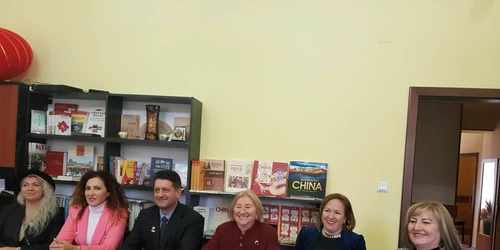 Toți cei implicați în lansarea cărții sunt cu funcții inalte FOTO: Claudia Untaru