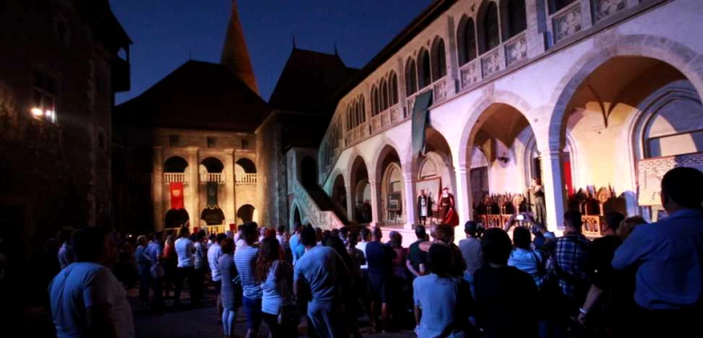 Castelul Corvinilor, noaptea. FOTO: Daniel Guţă. ADEVĂRUL.