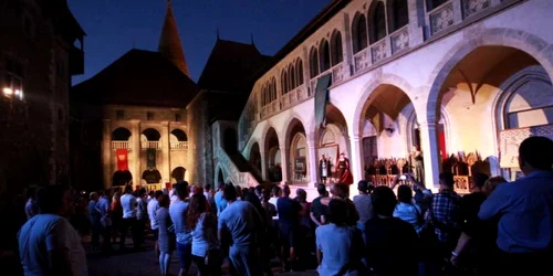 carnaval medieval la castelul corvinilor