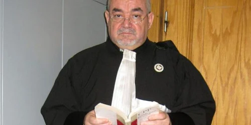 Decanul Baroului le-a transmis magistraţilor că au două luni pentru a-şi da demisiile ca să poată rămâne în avocatură