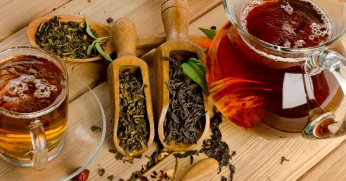 Un vechi proverb chinezesc spune: “Mai bine stai trei zile fără mâncare decât o zi fără ceai”, tocmai pentru a accentua proprietăţile benefice ale ceaiului negru.