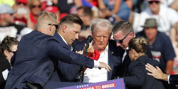 Donald Trump protejat de agentii Secret Service dupa tentativa de asasinat FOTO EPA EFE (3) jpg