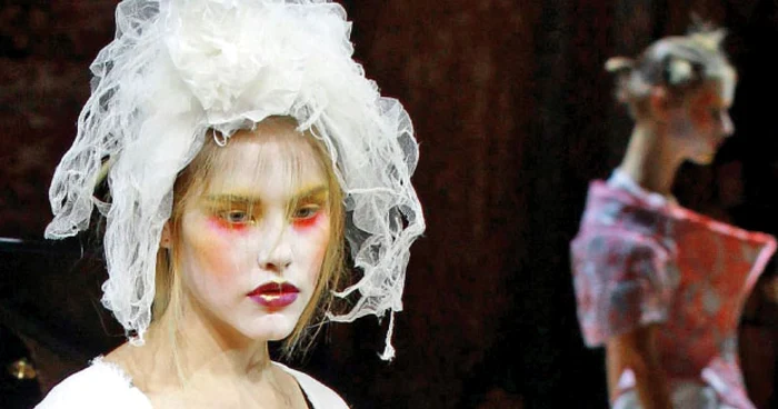 Mireasa colecţiei primăvară-vară 2012, semnată de Vivienne Westwood