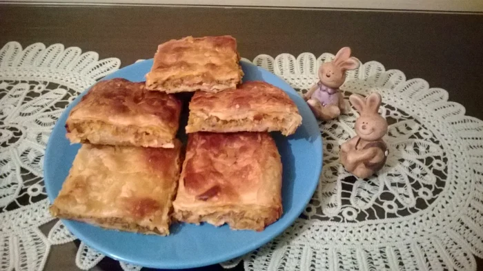 Plăcintă cu varză şi bacon