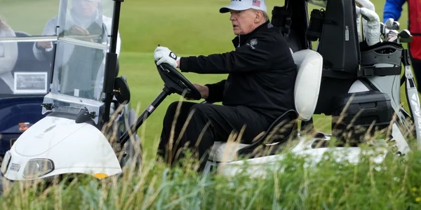 Donald Trump, pe terenul de golf din Turnberry, Scoția FOTO Profimedia 
