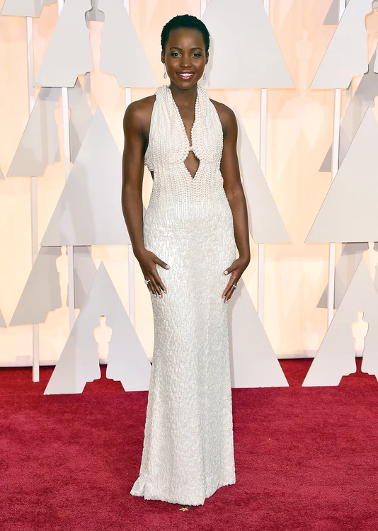 A făcut furori pe covorul roşu îmbăcată în rochia care avea să-i fie furată