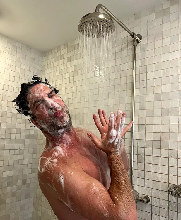 Schwimmer la duș jpg