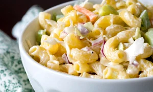 salata paste cu legume jpeg