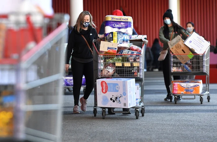 Locuitorii din Melobourne au luat cu asalt magazinele pentru a-și face provizii