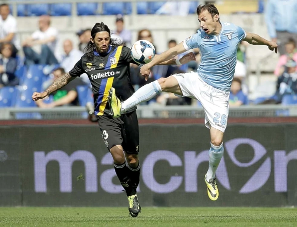 
    Cu Radu pe teren, Lazio a încasat două goluri de la Bayer, iar după ce românul a ieşit, încă unulFoto Click!  