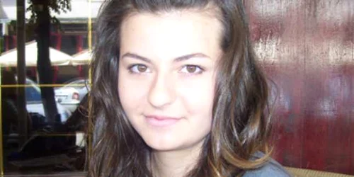 Bacău: Mădălina Ababei: „Mă prezint publicului prin pictură”