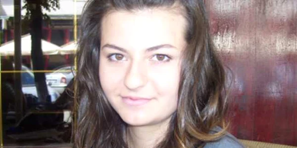 Bacău: Mădălina Ababei: „Mă prezint publicului prin pictură”