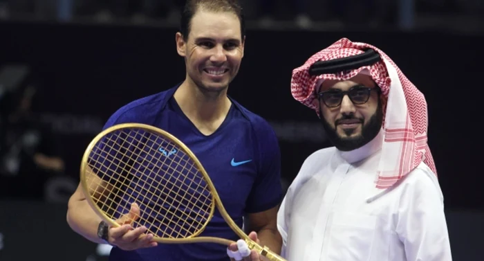 Rafael Nadal s-a ales cu o rachetă de aur. Foto X