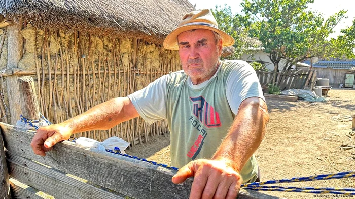 Nea Gică, unul din puţinii locuitori din Plauru