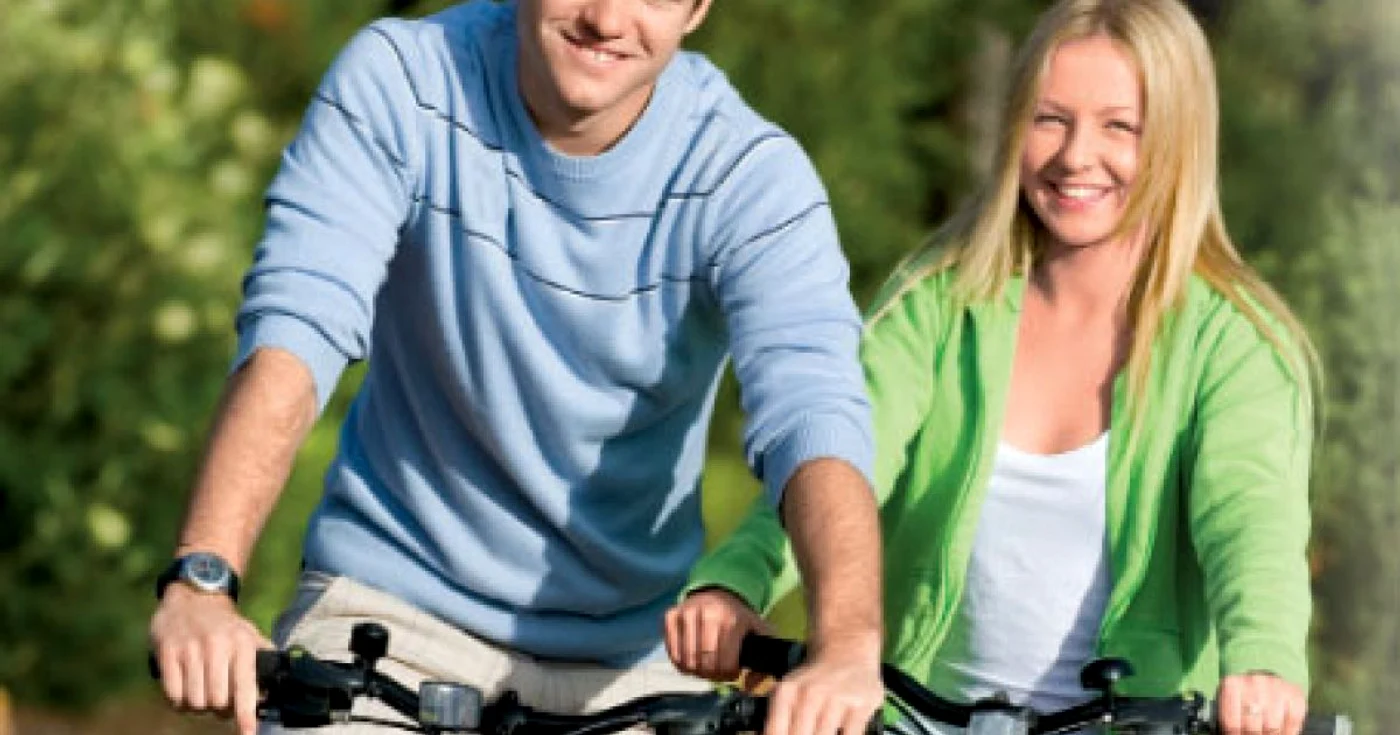 Mersul pe bicicletă este una dintre activităţile încurajate de OMS