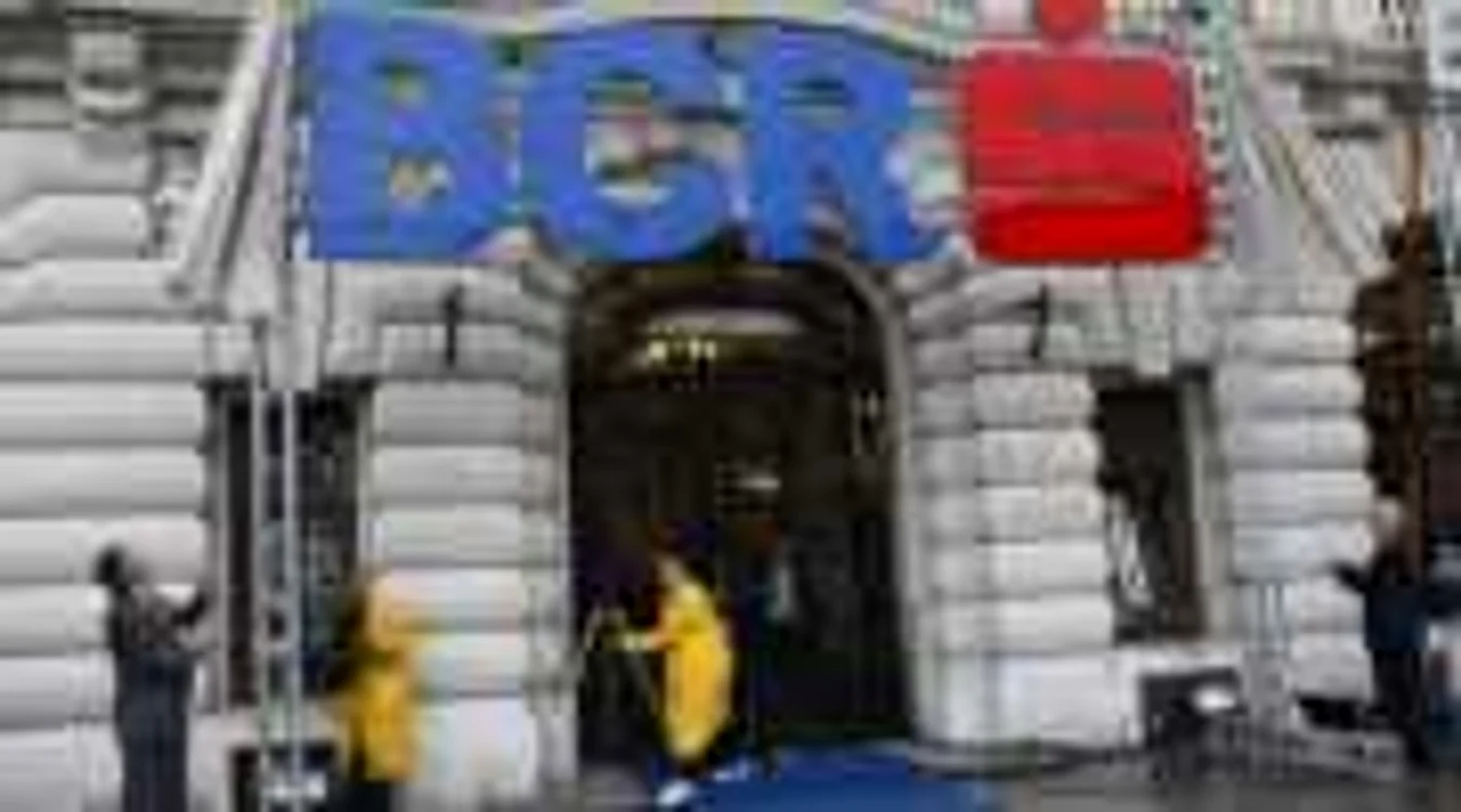 BCR reduce programul de lucru cu publicul în 95 de unităţi de retail