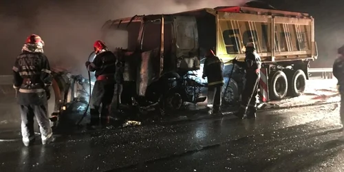 Masina de deszăpezire incendiata pe A2 FOTO DRDP Constanta