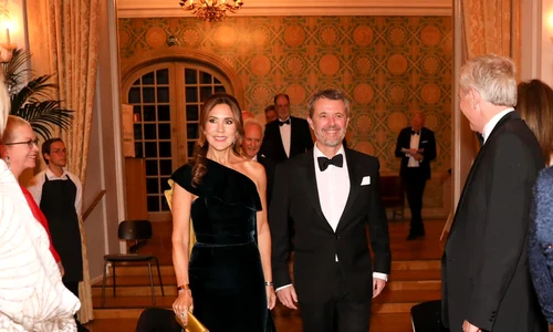 Mary și Frederik la black tie, Facebook jpg