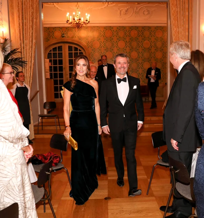 Mary și Frederik la black tie, Facebook jpg