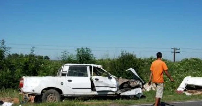 Slatina:Un soldat s-a răsturnat cu maşina şi a murit