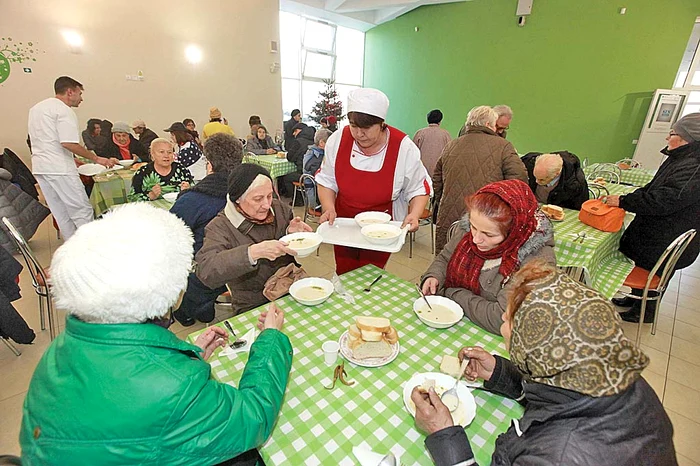 În cantina socială, situată în sectorul 4, toată lumea a apreciat meniul de joi