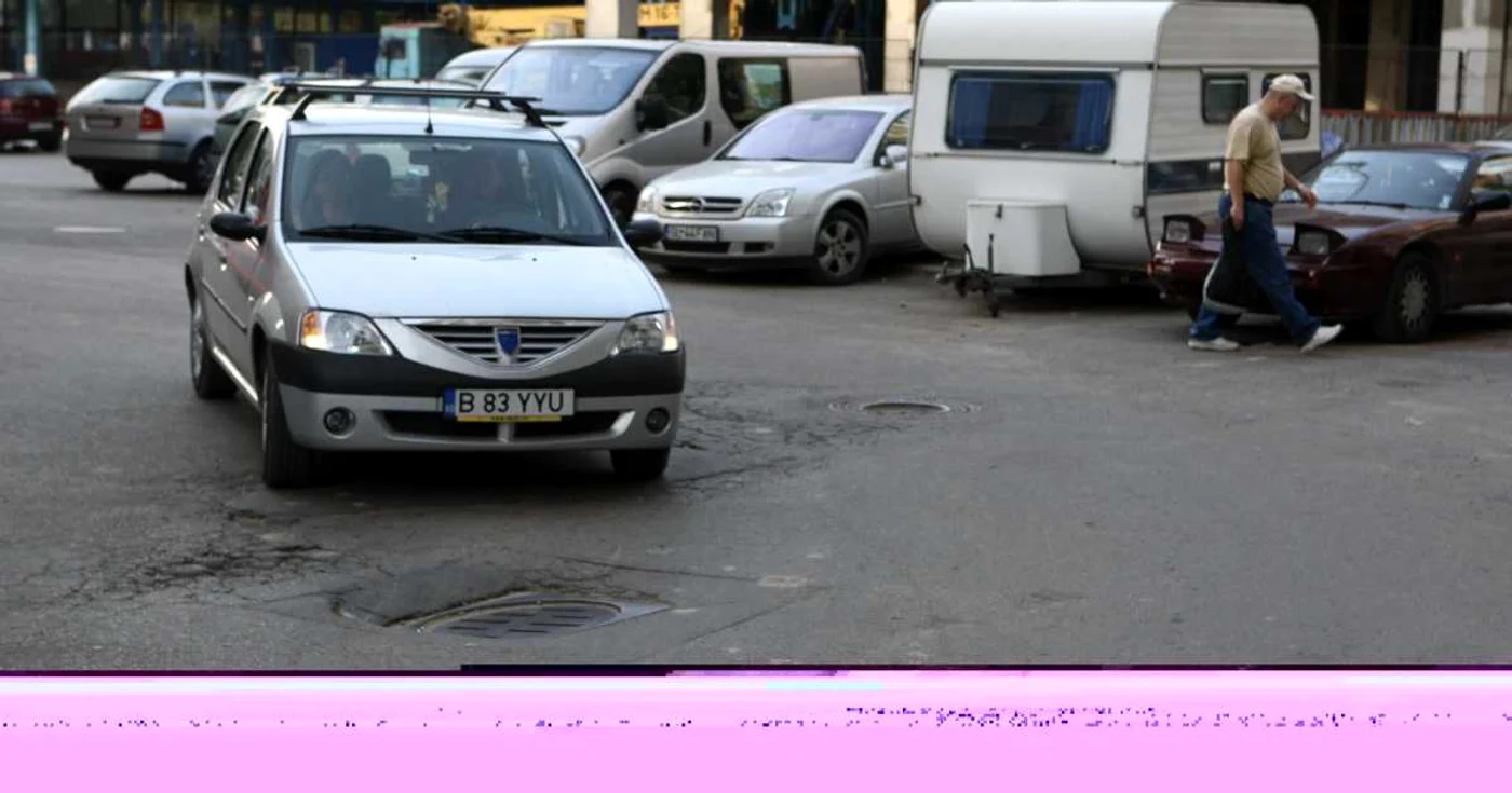 Gropile din carosabil fac traficul imposibil
