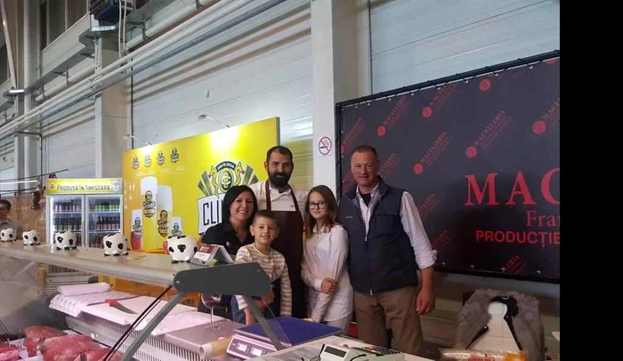 Simona alături de Adi Hădean și de familie FOTO arhivă personală