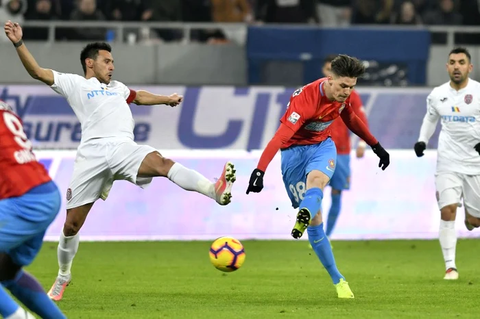 Mario Camora, în duel cu Dennis ManFoto: sportpictures.eu