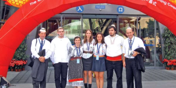 Sandor (al doilea din stânga) și reprezentativa României la Olimpiada din acest an din Beijing