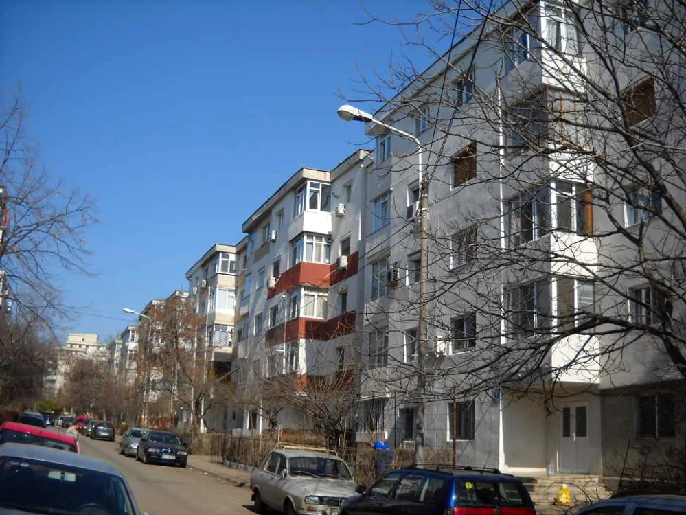 Blocul M8, unde Boldea săvârşit minunea învierii unui om mort de 7 ani