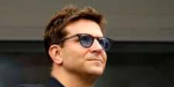 Bradley Cooper, sexy şi carismatic