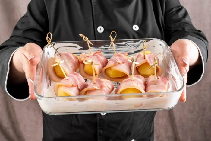 Ce tavă de copt coace mai bine: din metal sau din sticlă?