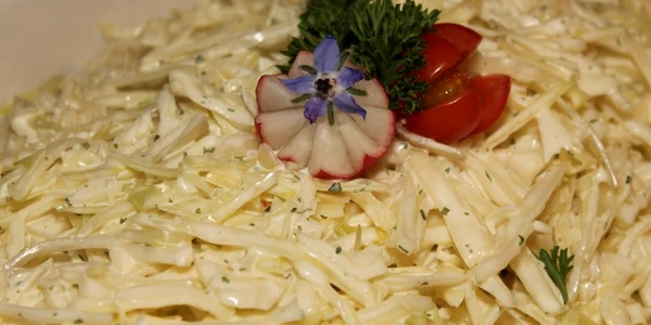 Cum faci cea ai bună salată Coleslaw. Ingredientul ce-i dă un plus de savoare