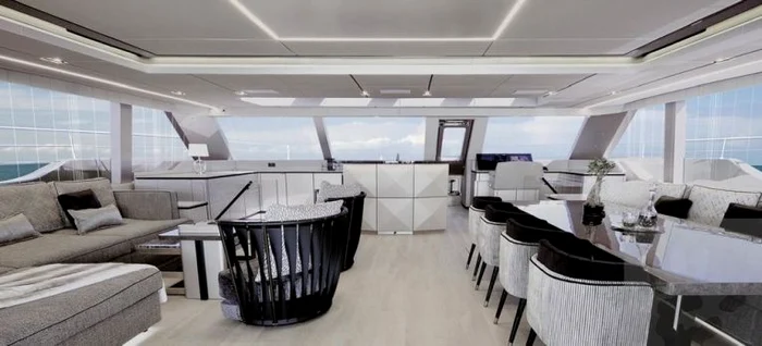 Sufrageria este destul de spațioasă pentru a găzdui 12 persoane