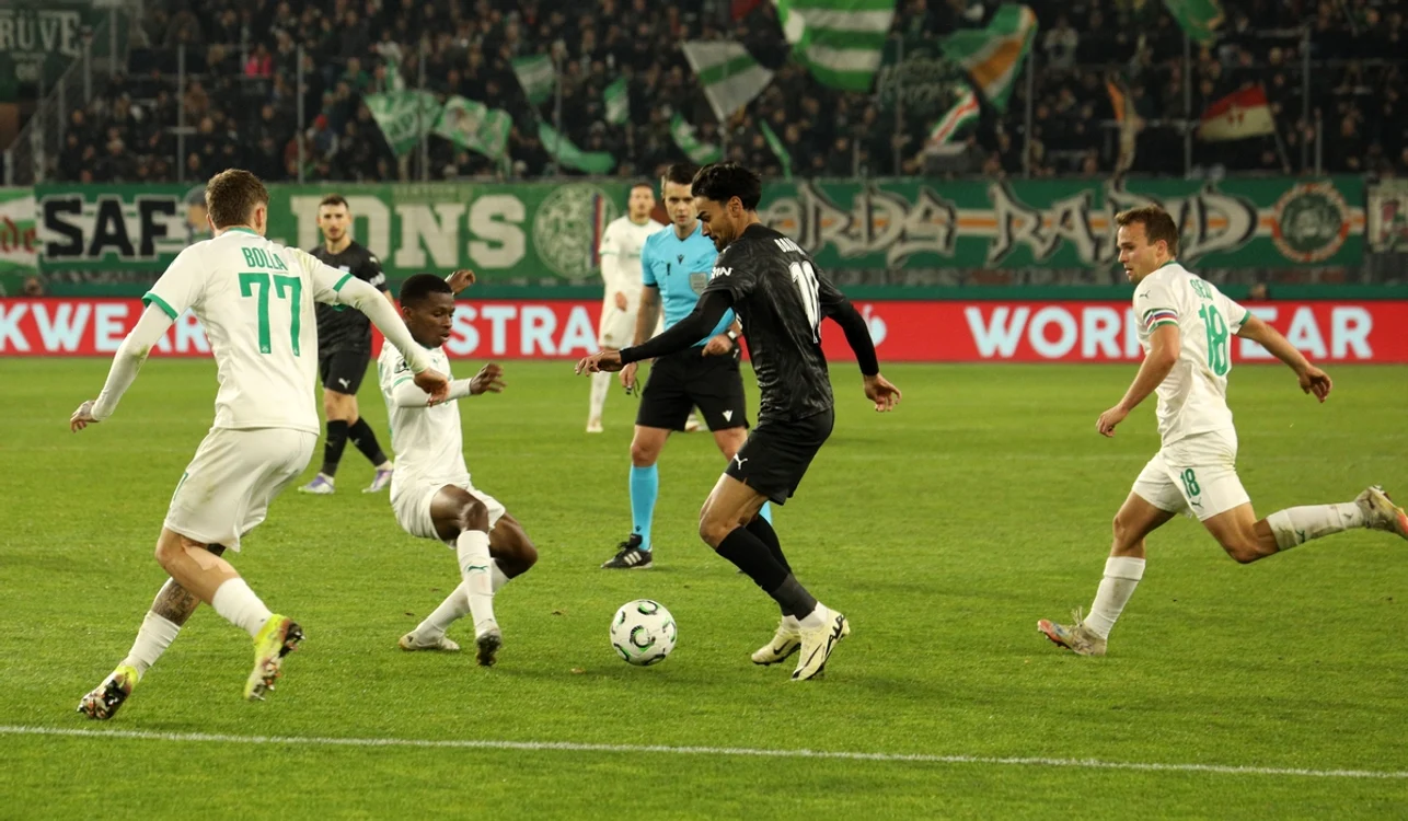 Craiovenii (negru) au avut o seară bună în Conference League (FOTO: Sportpictures)