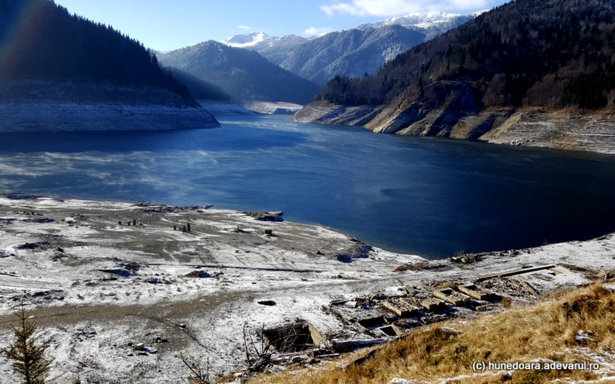 Lacul Gura Apelor din Retezat. FOTO: Daniel Guţă. ADEVĂRUL