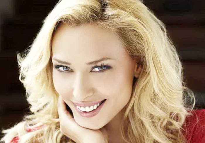 
    Se pare că Iulia Vântur și Salman Khan sunt iubiți din 2013colaj: Click!  