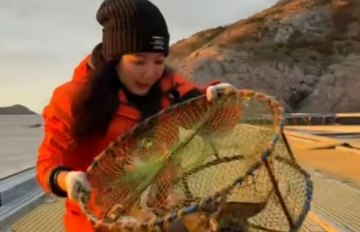 Yue Li a luat o decizie radicală: a demisionat și s-a mutat singură pe o insulă pustie.FOTO: dskbhz