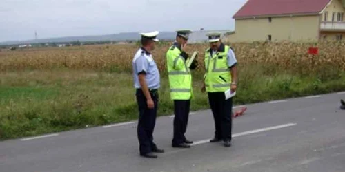 Bacău: A murit după ce a fost lovit de oglinda unei maşini