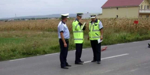 Bacău: A murit după ce a fost lovit de oglinda unei maşini