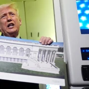 Trump arată o schiță a noii aripi de est propuse pentru Casa Albă FOTO Profimedia