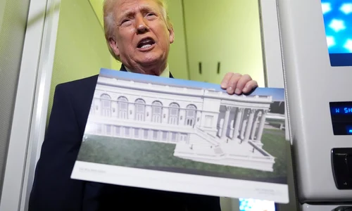 Trump arată o schiță a noii aripi de est propuse pentru Casa Albă FOTO Profimedia