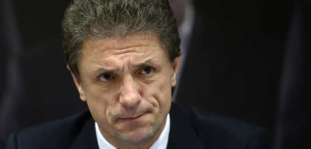 Gică Popescu aruncă oameni din barcă, speriat că Farul se scufundă. „Baciul” anunță noi disponibilizărri